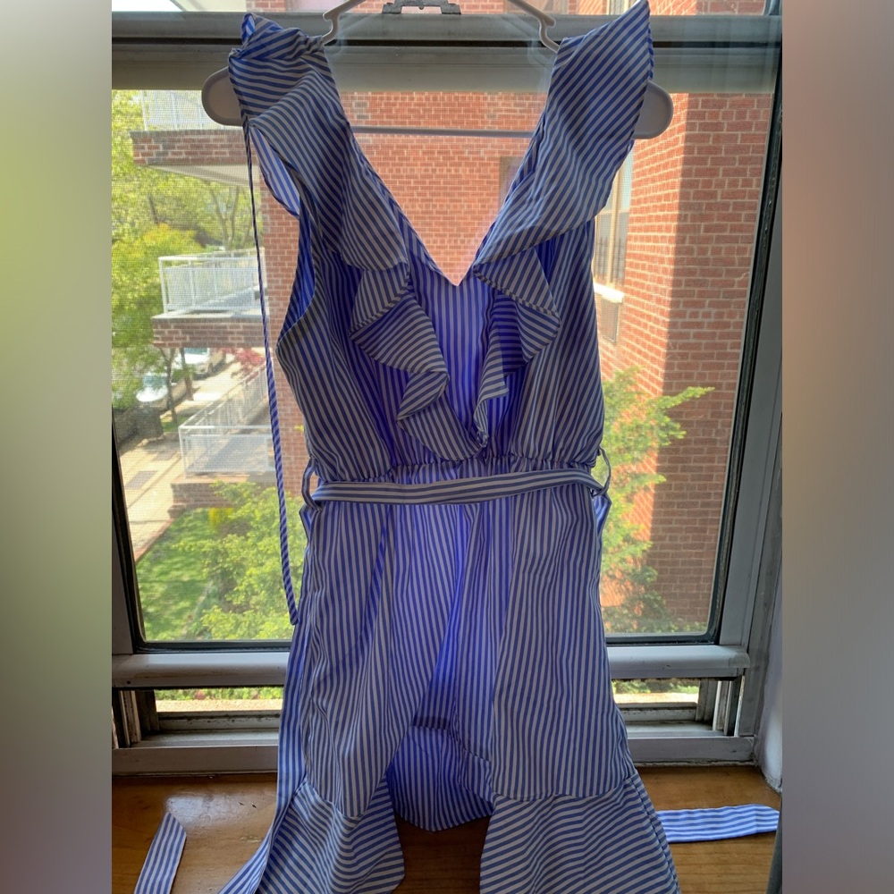 Searsucker dress with ruffles